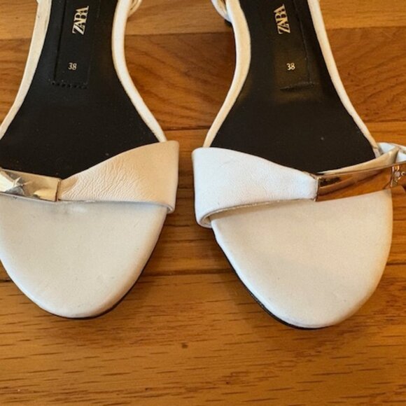 Zara White Leather Kitten Heeled Sandals W/ Gold Buckle, Sz 38 - Picture 5 of 14